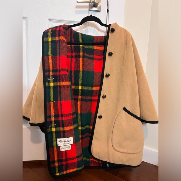 Vintage 100% Wool Reversible Cape - Tan & Plaid - Size Medium/Large - Picture 2 of 9